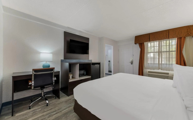 Quality Inn & Suites Airport