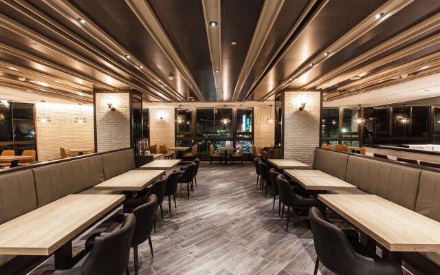 Holiday Inn Express Kaohsiung Love River by IHG