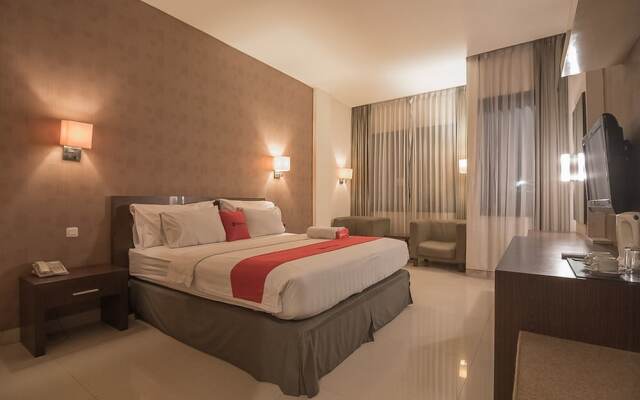 Naval Hotel by RedDoorz