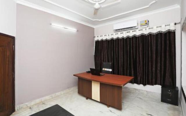 OYO 14988 Regal Stays