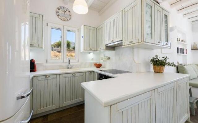 Cycladic beauty and tranquillity in Kostos, Paros