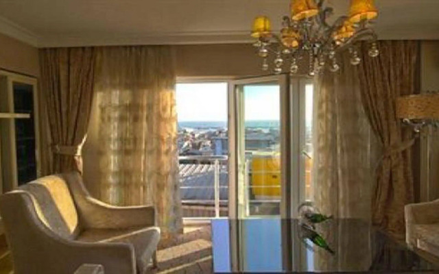 Royce Hotel