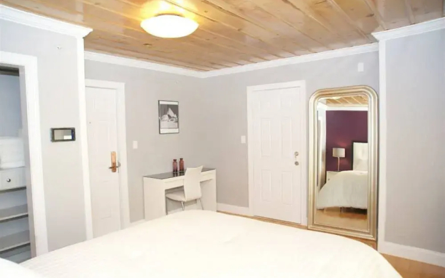 The Upper Level - A Hotel Alternative