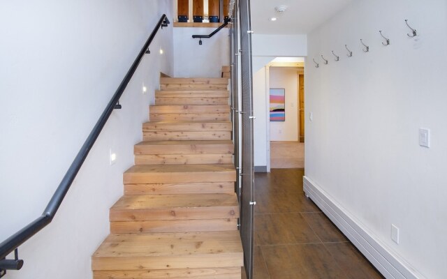 Eiger 9 3 Bedroom Condo by RedAwning