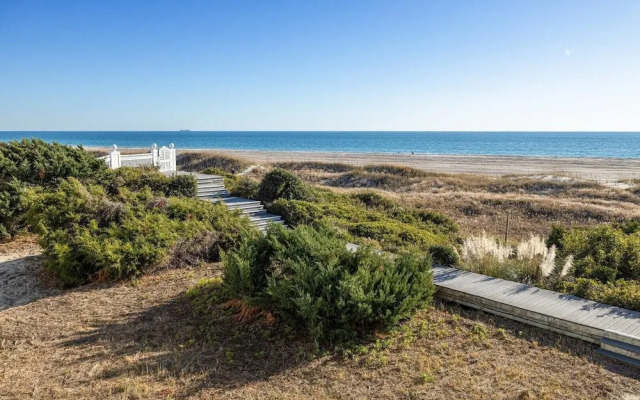 Dolphin Dreams 5 Bedroom Home by RedAwning