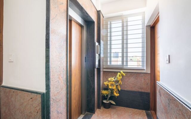 OYO 4428 Central Platinum Suites