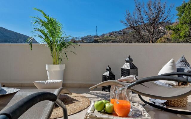 Luxury Villa Lelu With Heated Saltwater Pool, Parking, High Speed Internet, Bbq, el. car Charge T2