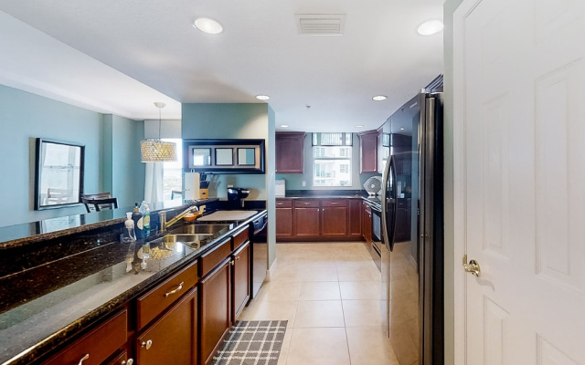 Opus Condos 702 - The Golden Leaf