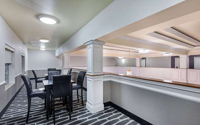 La Quinta Inn & Suites by Wyndham Bowling Green
