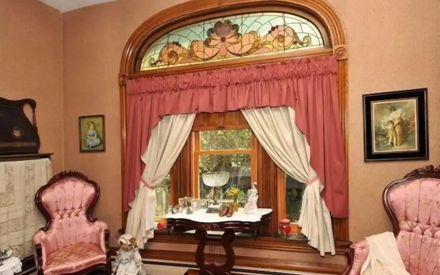 Victorian Loft B & B