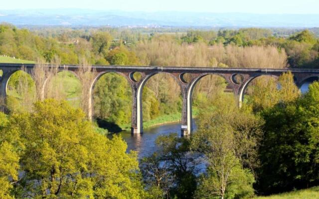 Gîte Saint-Georges-de-Baroille, 4 pièces, 7 personnes - FR-1-496-170