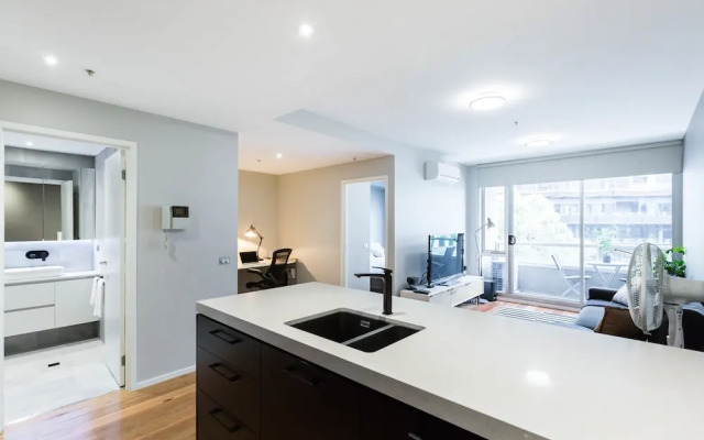 SANDRA, 1BDR Carlton Apartment