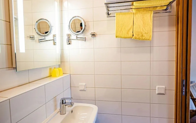 Tiny Parks Cast Away