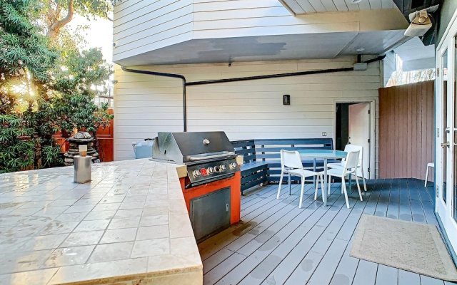 Ground Floor In Venice Near The Beach 3 Bedroom Home by RedAwning