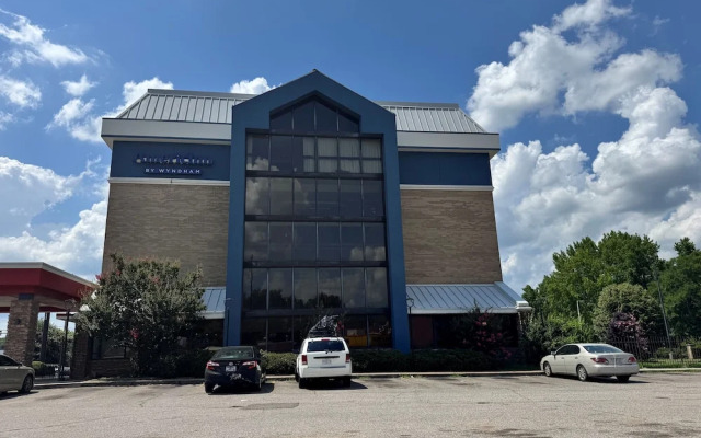 Quality Inn & Suites Memphis