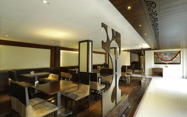 Collection O 8190 Hotel Satyan Inn