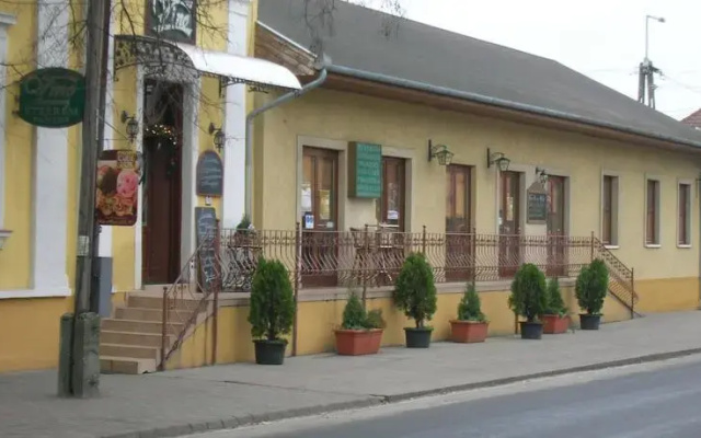 Vino Restaurant & Panzio