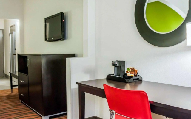 Quality Suites Fort Myers - I-75