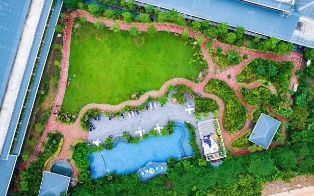 Mayfair Oasis Resort & Convention