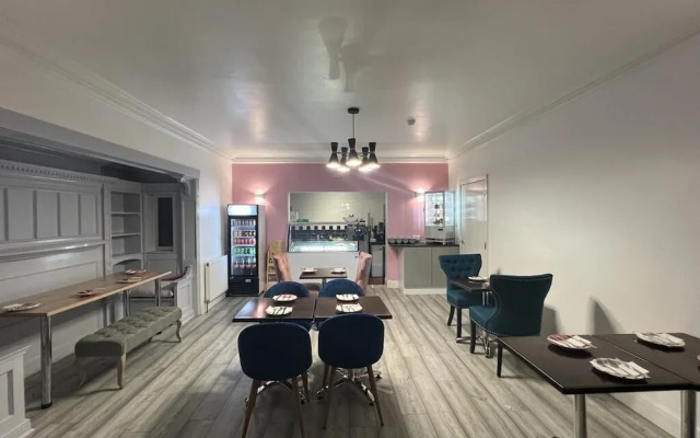 Atz&h Inn Hotel