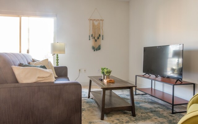 Classic Third Ward Apts by Frontdesk