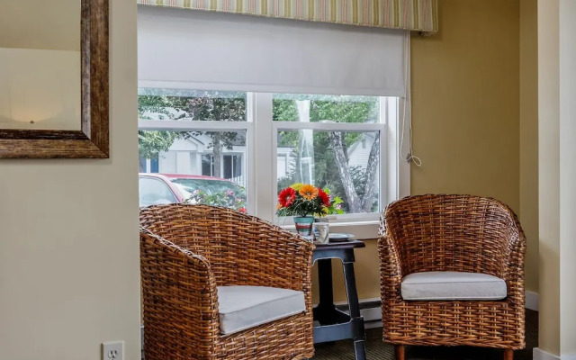 Glen Cove Inn & Suites