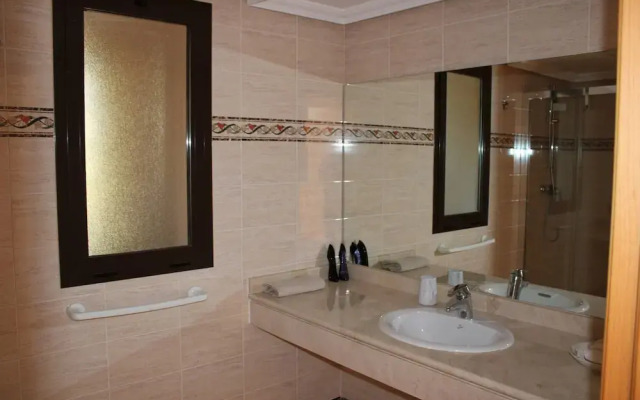 Beautiful Flat Near Golf Courses With sea Views