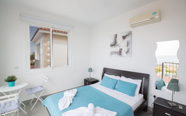Villa Suri, Luxury Seafront Villa