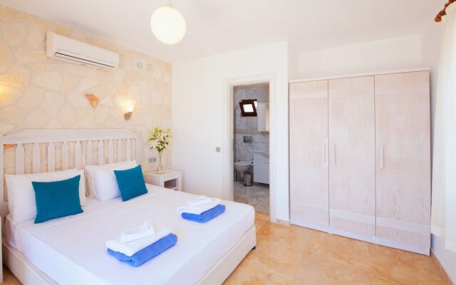 Villa Yakut by Akdenizvillam