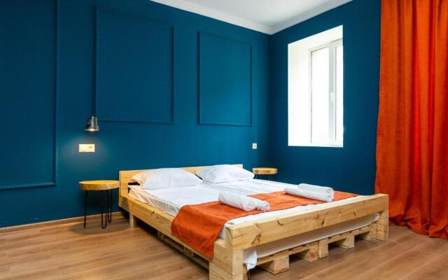 Giorgi's apartment