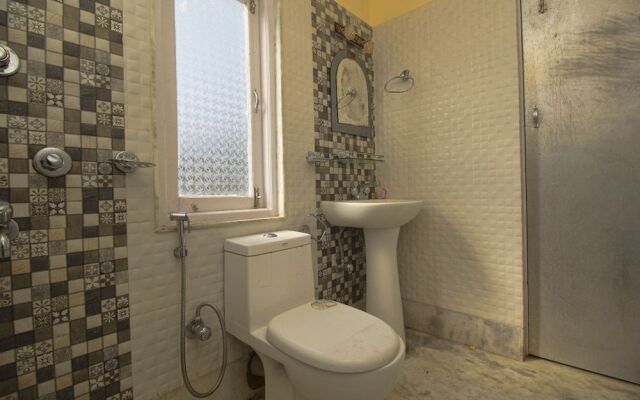 OYO 23588 Hotel Chittiz