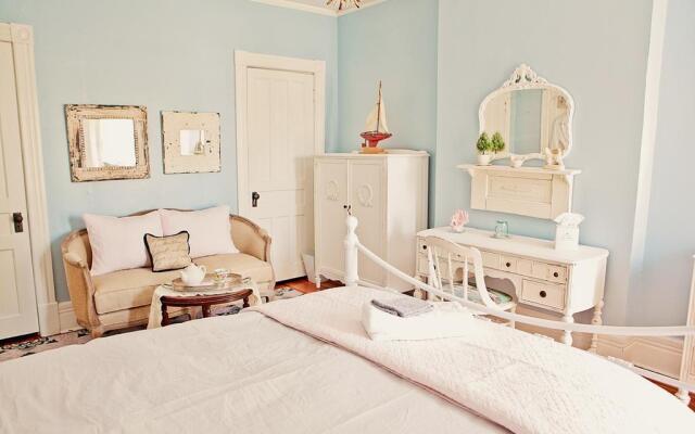 Vintage Chic Inn - Boutique Hotel