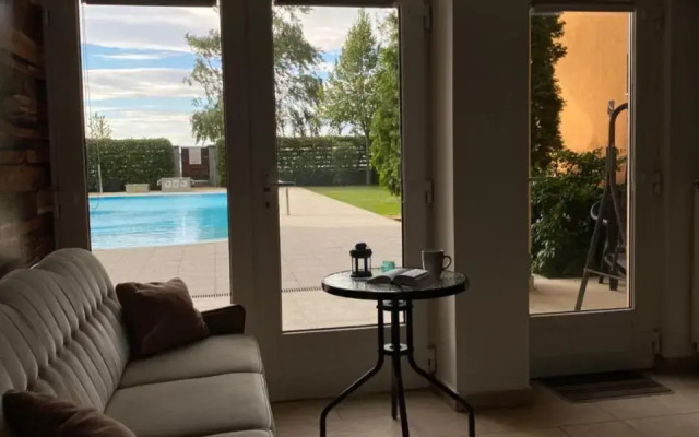 Viktória ~Vízparti ~ Medencés ~ Apartman