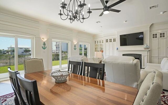 Bourbon Breeze by Five Star Properties