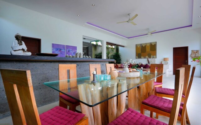 Elegant Private Villa, 3 BR, Seminyak With Staff