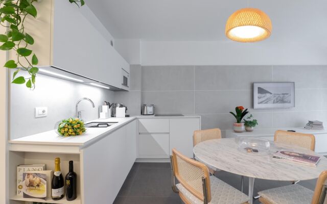Central 2br Apartment Private Parking Long Term Welcome