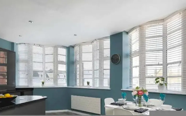 Modern Comfy 1min Walk Away From Royal Pavilion