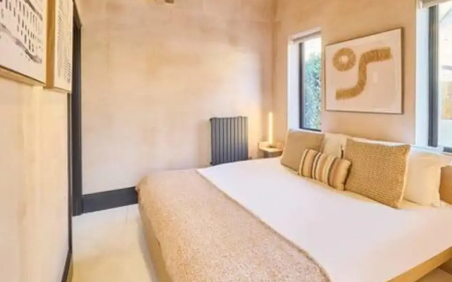 Host Stay Faversham Studio