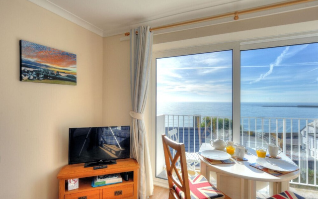 6 Bay View Court