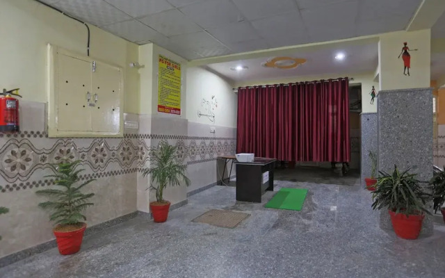 SPOT ON 48911 Sukhrali Residency