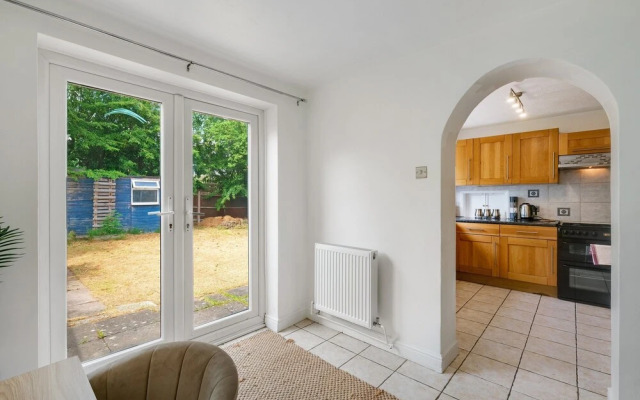 Sharp Close 4 Bedroom 2 Bath - Aylesbury