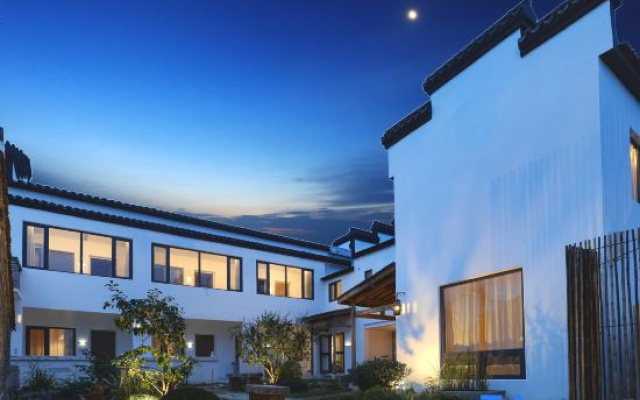 Jiujianfang B&B