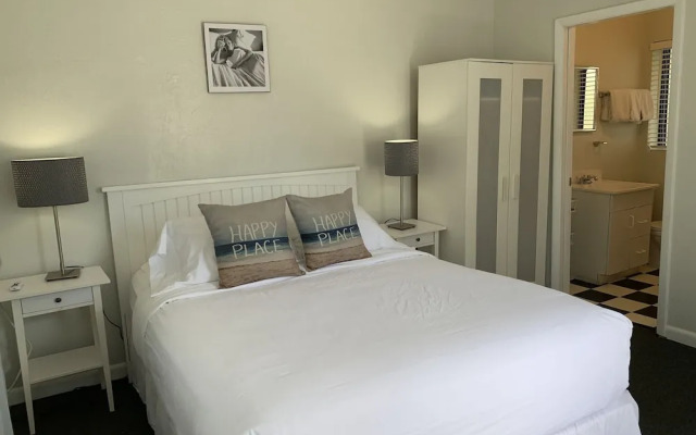 Sabal Palms Inn