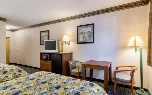 Econo Lodge West Springfield Hwy 5