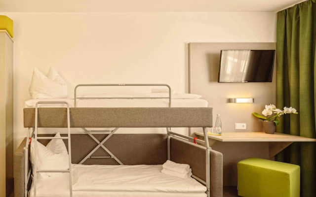 Highway Hotel