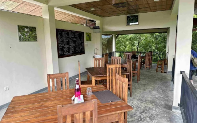 Jungle Paradise Hotel
