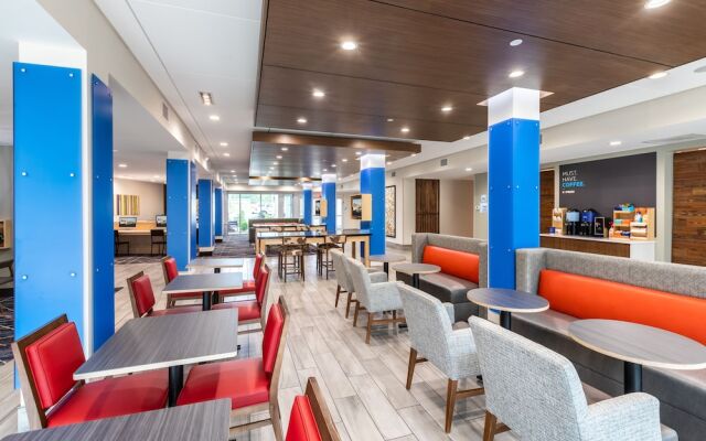 Holiday Inn Express & Suites Greenville S- Piedmont, an IHG Hotel