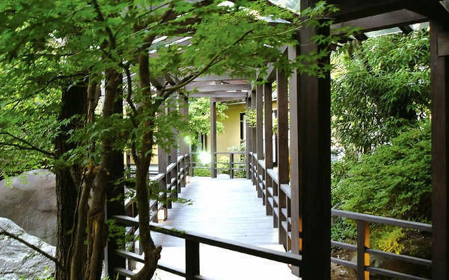 Yuraku Hotel