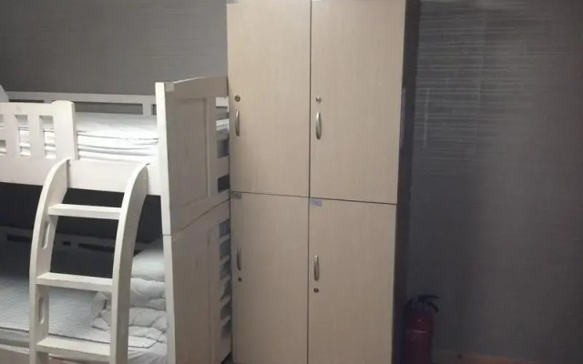 FOUR SEASON GUEST HOUSE - Hostel