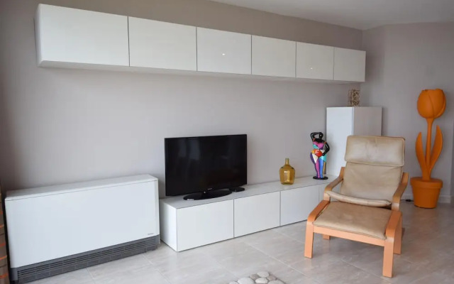 Coastal Apartment in Middelkerke Steps From the Sea